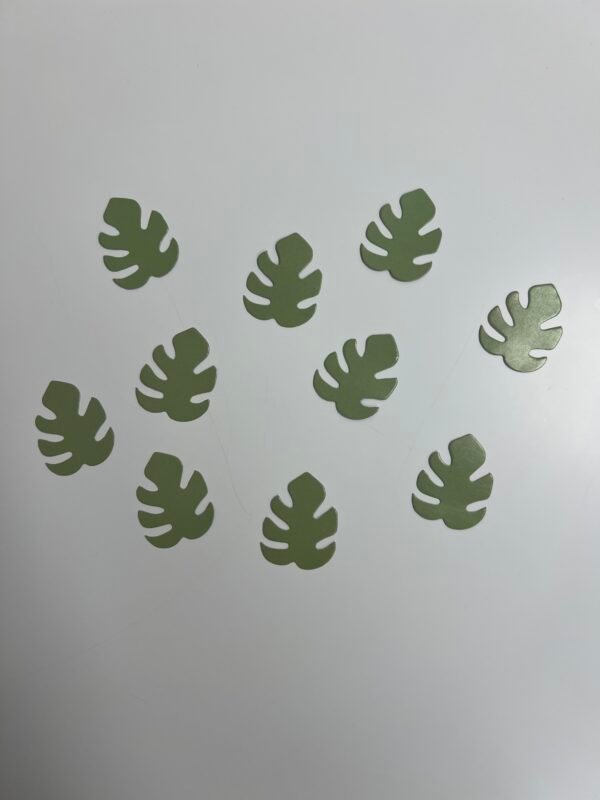 Dies cutes feuilles tropicales vertes