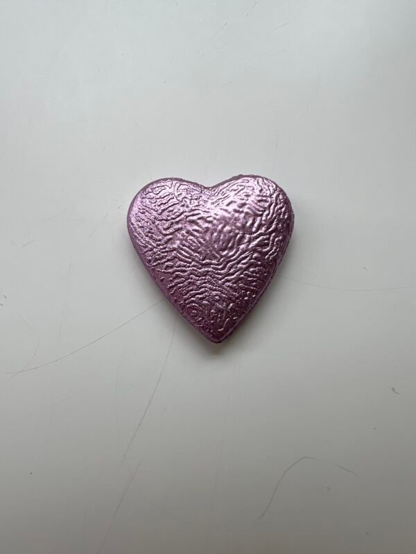 Embellissement coeur violet moyen
