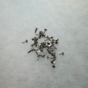 Petites attaches parisiennes argentées