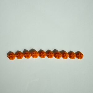 Embellissement fleurs velours oranges