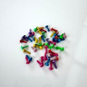 Petites attaches parisiennes colorées