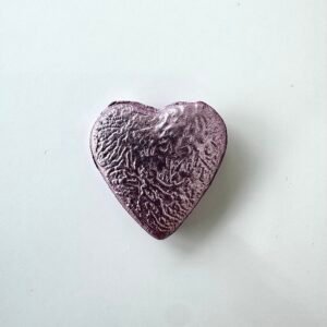 Embellissement cœur violet moyen