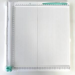 Massicot avec plaque de rainurage