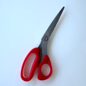 Paire de ciseaux rouge