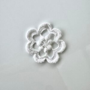 Embellissement fleur brodée