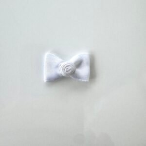 Embellissement nœud papillon avec rose